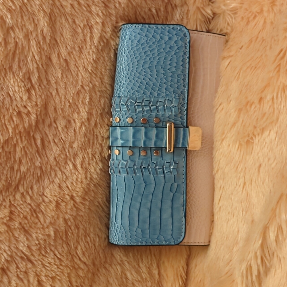 💐HP!💐NWOT Cato light blue and ivory wallet